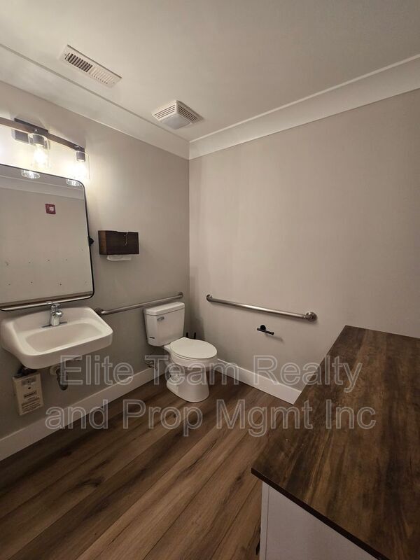 Building Photo - 2060 Ayrsley Town Blvd