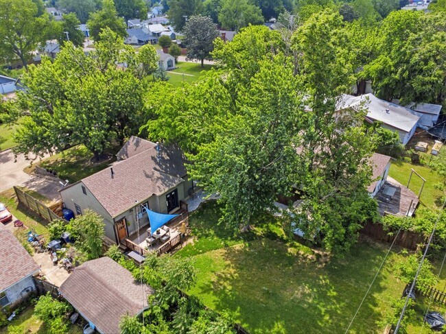 Building Photo - Charming 2-Bedroom, 1-Bath Home in Midtown
