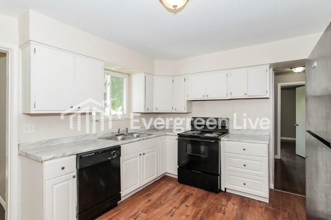 Building Photo - 5774 Glow Ct