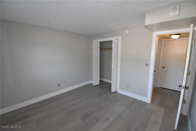 Building Photo - 5667 Rattlesnake Hammock Rd