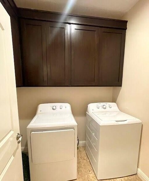 Building Photo - 1849 Utb Ln