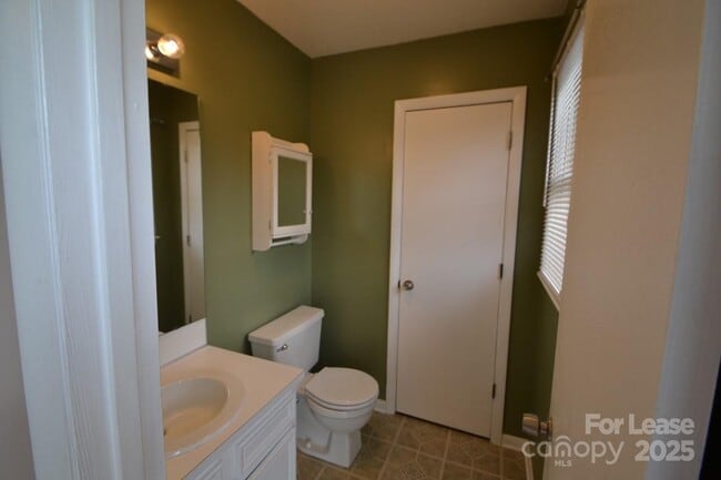 Building Photo - 2050 35th St NE