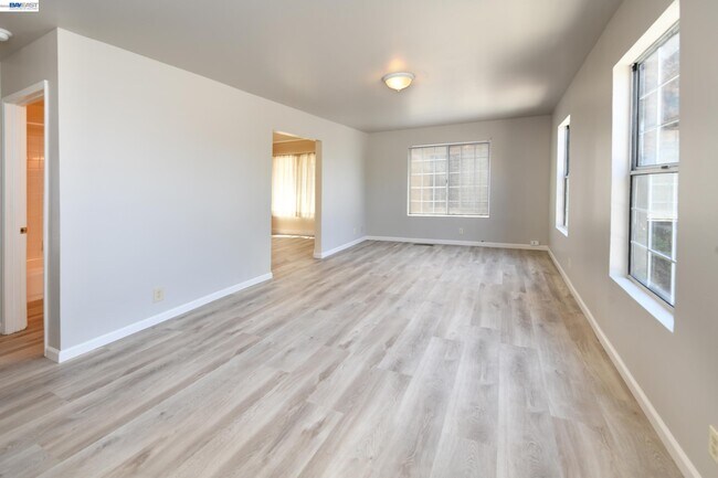 Building Photo - 2716 Adeline St