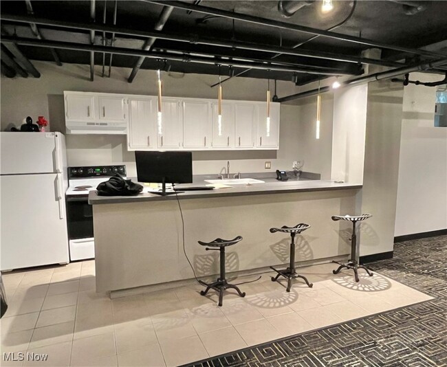 Building Photo - 11720 Edgewater Dr