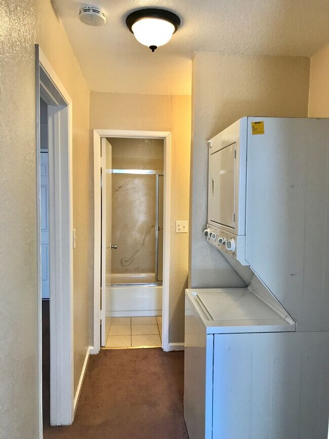 Building Photo - 1 Bedroom 1 Bath Condo in Hayward -- Coming Soon!!!