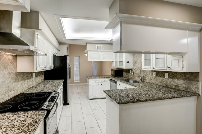 Building Photo - 15010 Kimberley Ct