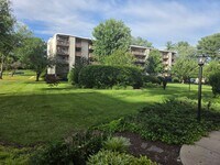 Building Photo - 7420 Lakeview Dr
