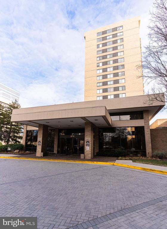 Building Photo - 3709 S George Mason Dr