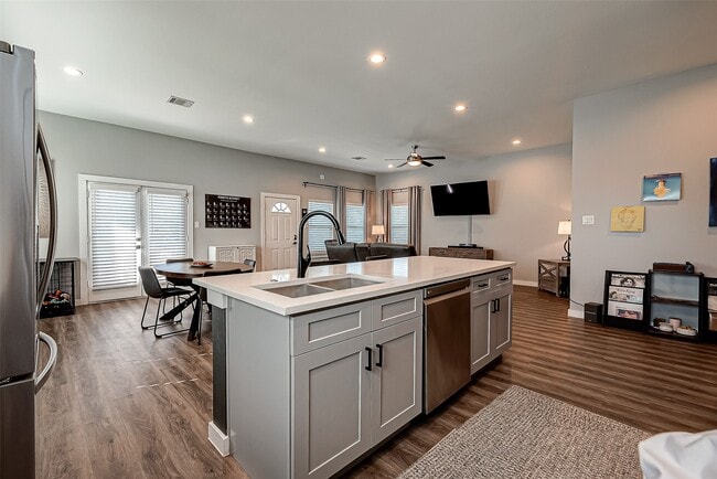 Building Photo - 108 Bay Oaks Dr