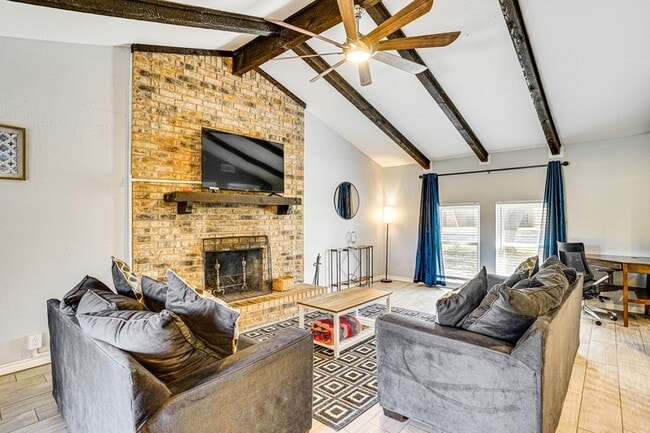Building Photo - 4626 Trailwood Dr
