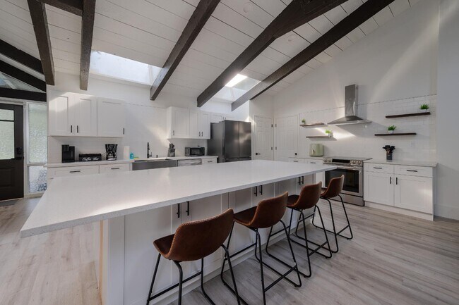 Building Photo - 1775 Harbor Rd