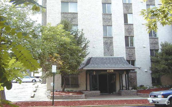Building Photo - Monterey Plaza Apartments