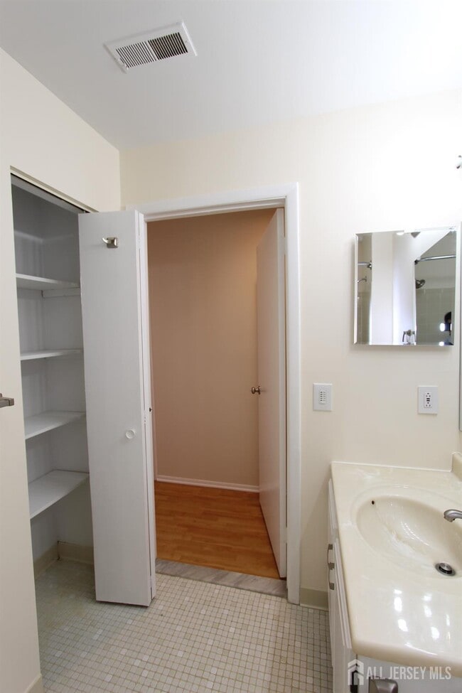 Building Photo - 1905 Aspen Dr