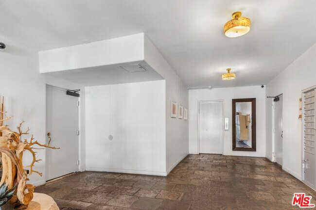 Building Photo - 1351 N Orange Dr