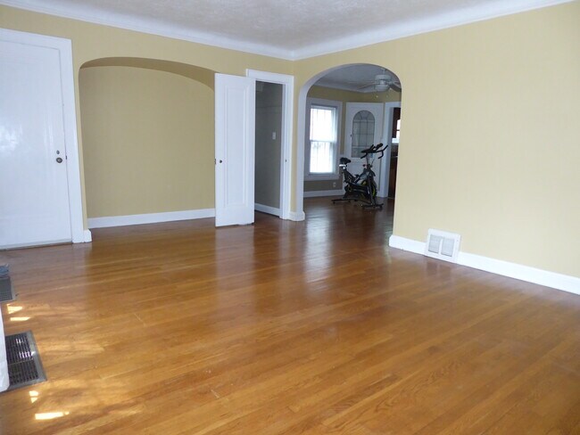 Building Photo - 3574 Winchell Rd
