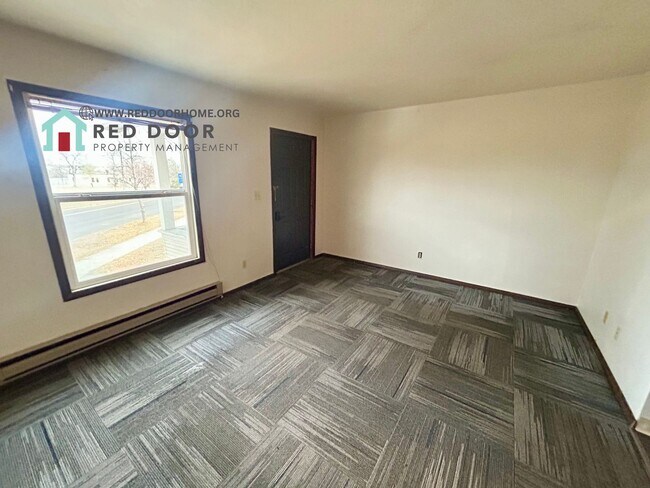 Building Photo - 621 Park Dr N