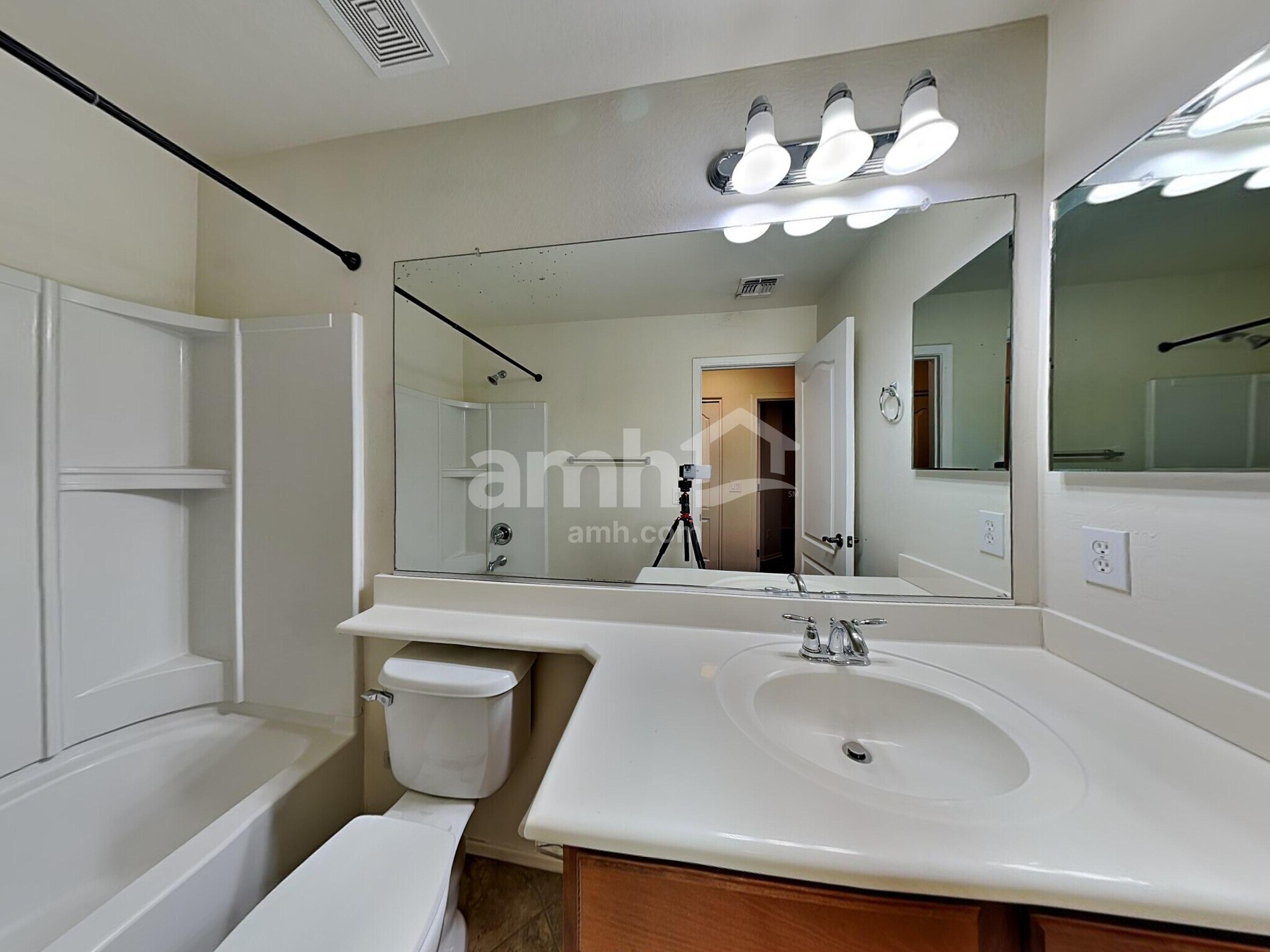 Building Photo - 4152 E Vest Ave