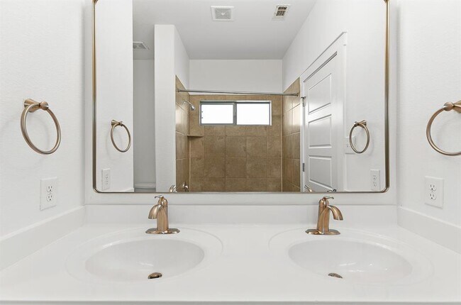 Building Photo - 2101 Rivers Edge Way