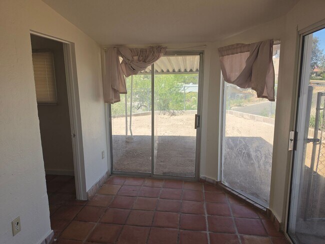 Building Photo - A quaint home offering a convenient location within walking distance to downtown Wickenburg