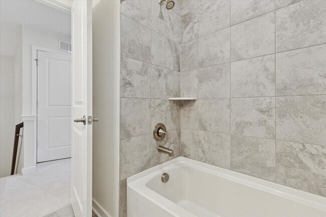 Building Photo - Available Immediately – 3 Bedroom / 2.5 Bath Townhome in Downingtown School District