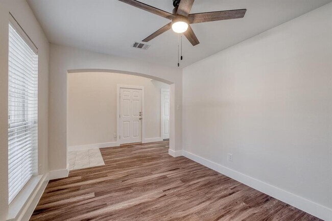 Building Photo - 277 Paddington Dr