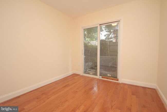 Building Photo - 298 Greenough St