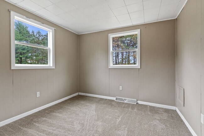 Building Photo - 2 Bedroom House