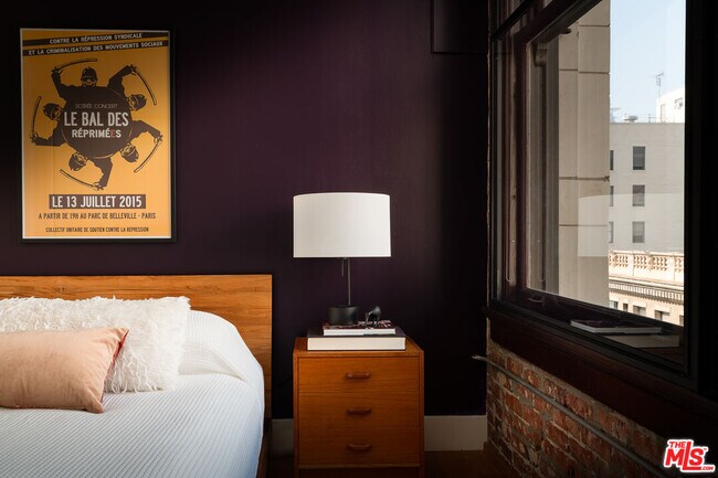 Building Photo - 460 S Spring St