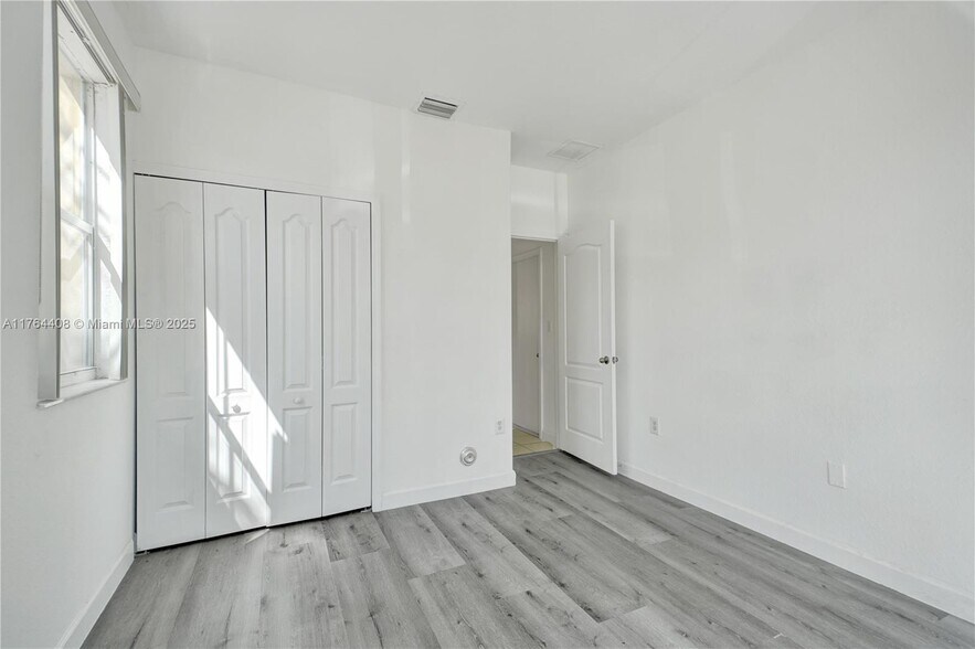 Building Photo - 906 SW 149th Ct