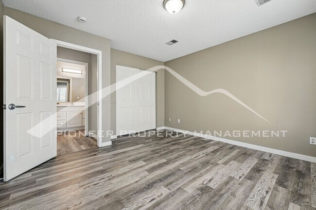 Building Photo - Spacious 3-Bedroom Home with Modern Features and Private Yard