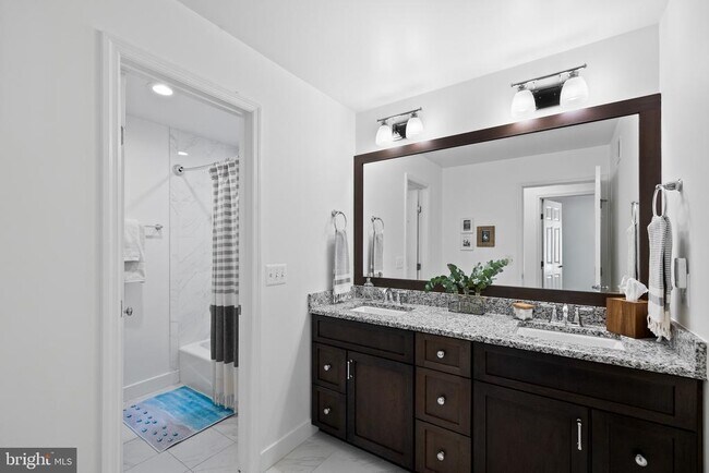 Building Photo - 46568 Hampshire Station Dr