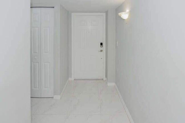 Building Photo - 1605 S US Hwy 1