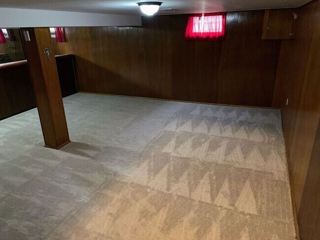 Building Photo - 3 Bedroom Semi-Detached house