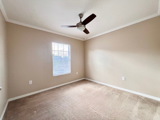 Building Photo - Gorgeous 3-bedroom, 2 1/2-bath End Unit To...