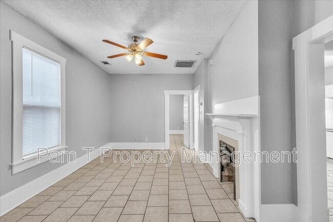 Building Photo - 527 E 38th St