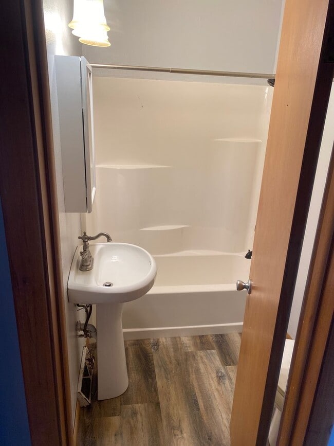 Building Photo - Single family house for rent