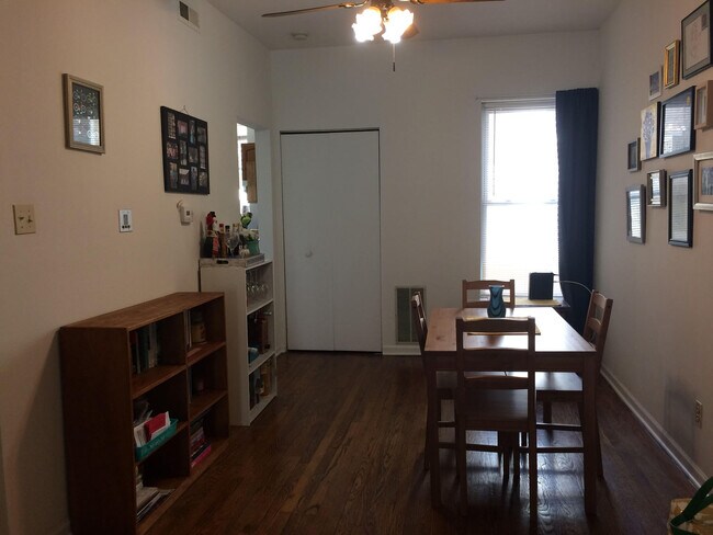 Building Photo - Beautiful 1 Bed Apartment in North Center/ Ravenswood Area Available September 1st