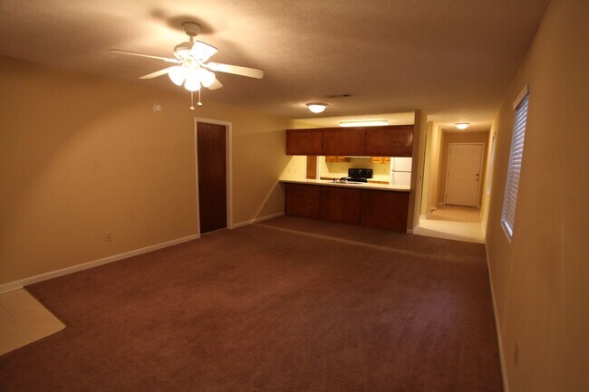 Building Photo - Cedar Chase Duplex Available July 15th!