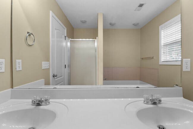 Building Photo - 3368 Marrast Dr