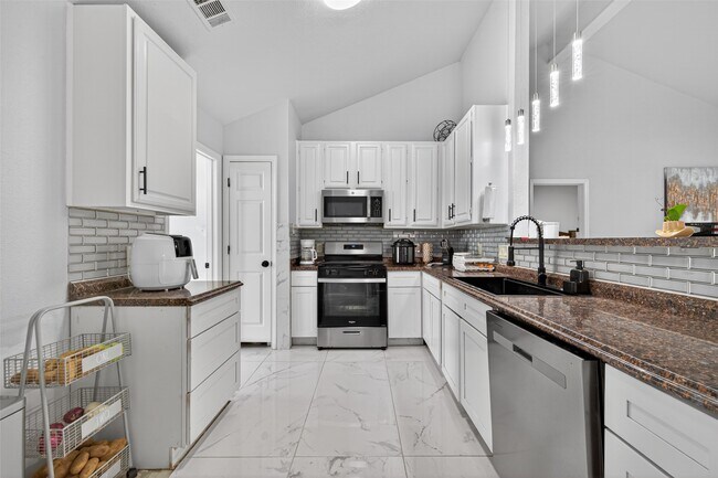 Building Photo - 14310 Royal Hill Dr