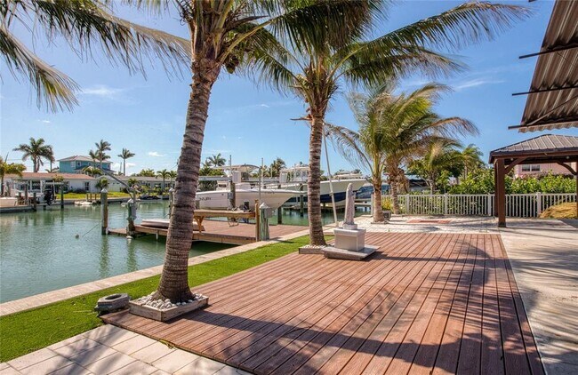 Building Photo - 551 Crystal Dr