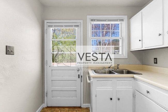 Building Photo - 16 Fortunate Dr