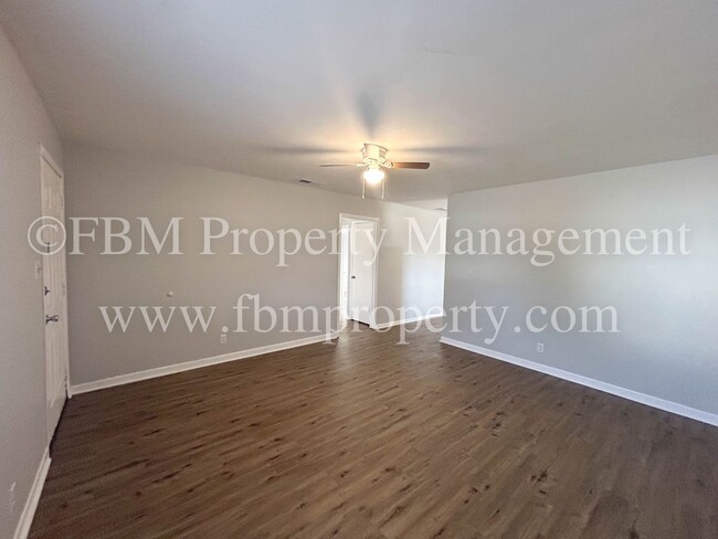 Building Photo - 330 W College St