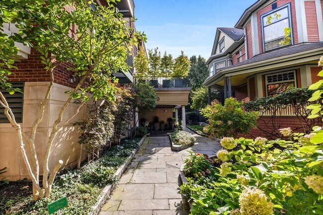 Building Photo - 10 Vernon St