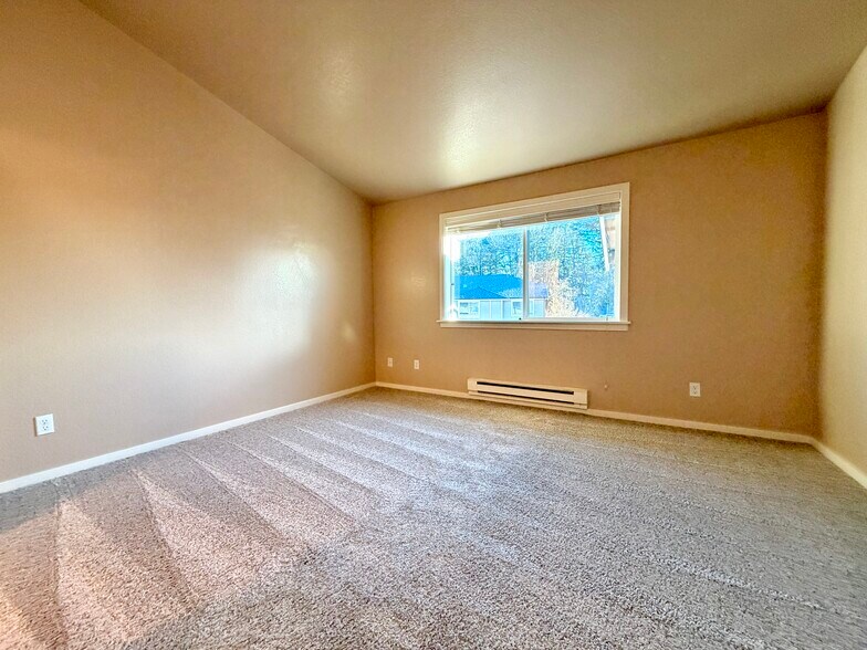 Master Bedroom - 16101 Bothell Everett Hwy