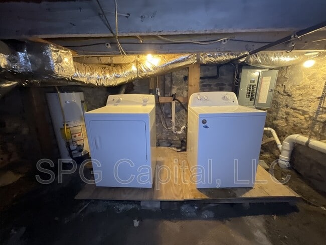 Building Photo - 402 S Washington St