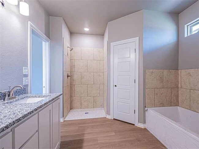 Building Photo - 124 Cedar St