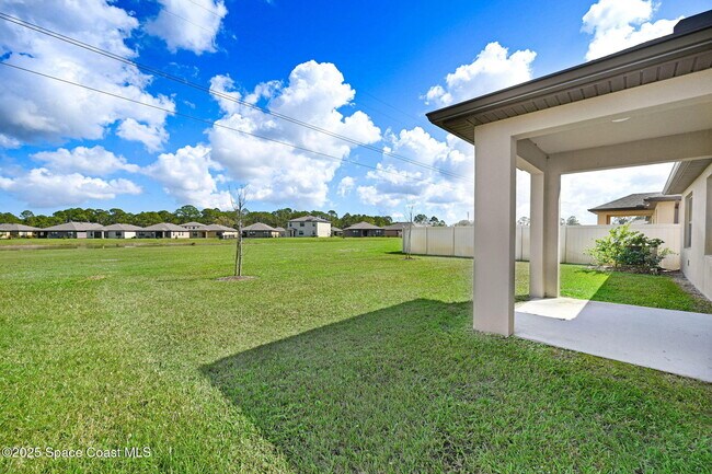 Building Photo - 201 Bubbling Ln