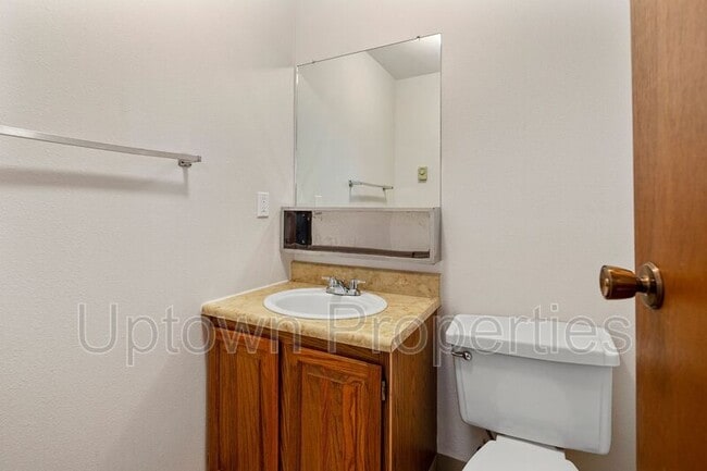 Building Photo - 5660 SW 180th Ave