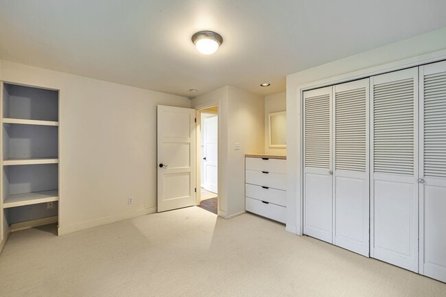 Building Photo - CLICK "REQUEST A TOUR" NOW!